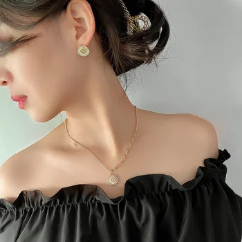 Ir 2021. Jauns Rotu Komplekts Korejas Camellia Kaklarota Apaļu Kulonu Clavicle Ķēdes Dizaina Eleganta Kaklarota, Auskari Sieviešu Rotaslietas