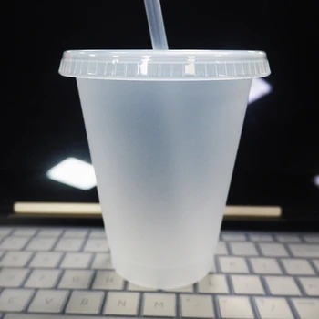 Jaunas Ielidošanas Plastmasas Pudele Caurspīdīga Salmu Kausa Atkārtoti Tases Drinkware Akrobāts Ar Vāku Mājsaimniecības Puse Ceļojumu Kauss
